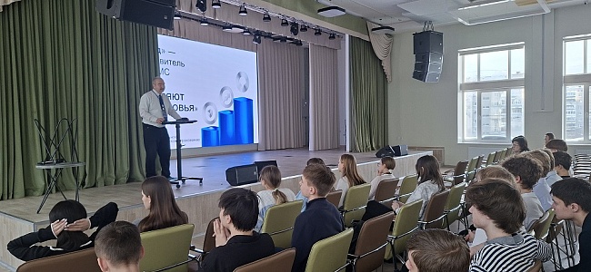 Екатеринбургский филиал принял участие в мероприятиях «Разговоры о важном», новости, пресс-релизы, статьи, «СОГАЗ-Мед», омс